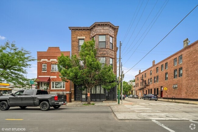 Building Photo - 626 W 18th St Rental