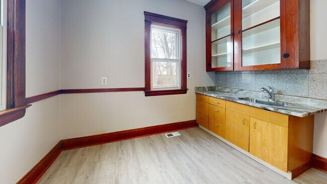 Photo - 6714 Ottawa Rd Unit 1