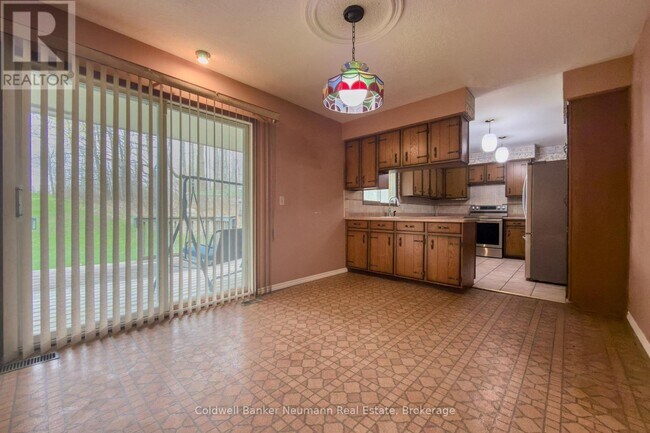Photo - 4711 Watson Rd S