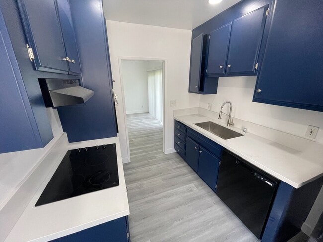 Photo - 1bd/1ba, Gorgeous, private unit with balcony, with parking in Sherman Oaks! Unidad 207