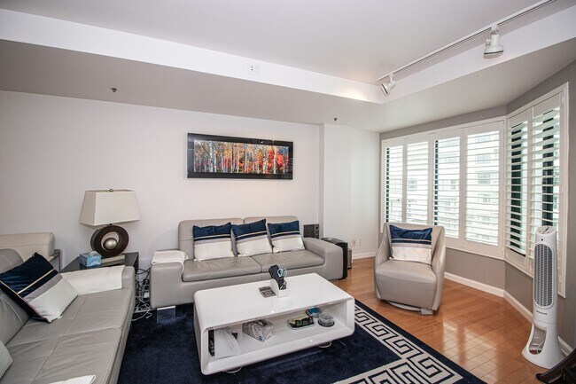 Photo - Fully Furnished 2-Bedrooms + Office, 2-Bath Townhome in Opera Plaza | AMSI | Alexandr Metlinski Unidad 69