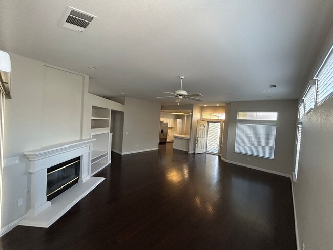 Photo - Spacious home in Lemoore
