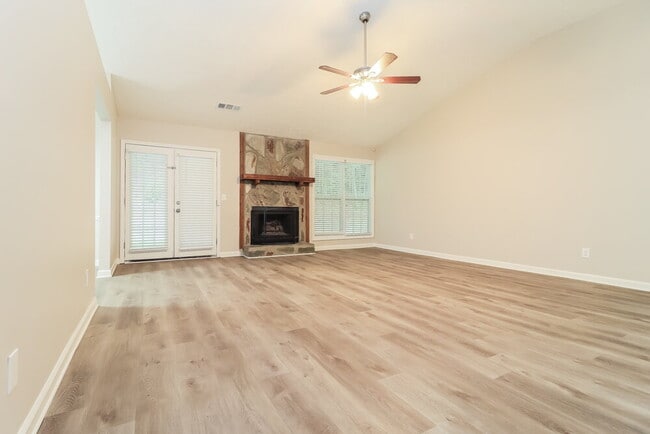 Photo - 3510 Shelly Dr NW