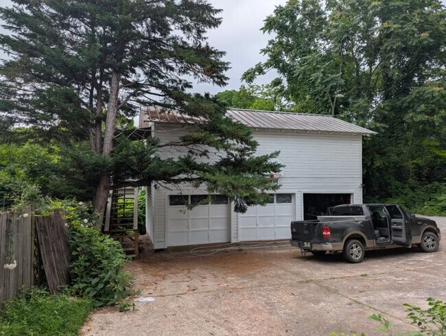 Garage - 1736 15th Ave S Unit 3