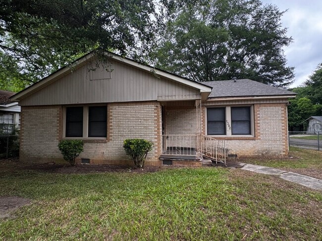 Building Photo - 1302 Hickory St