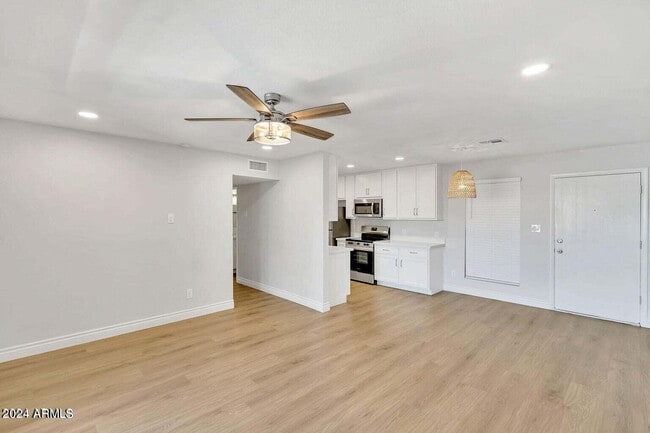 Photo - 3131 W Cochise Dr Unit 216