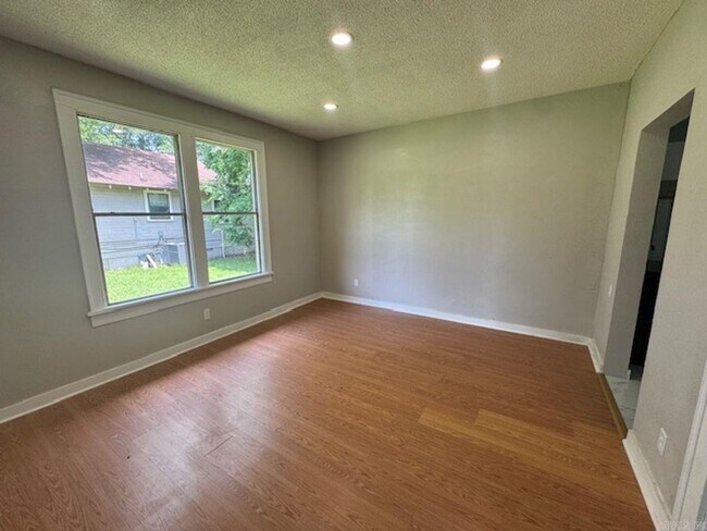 Photo - 3321 Anna St