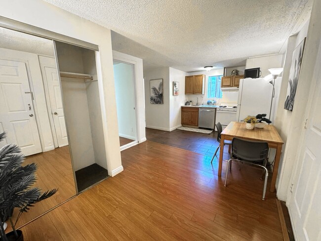 Photo - 1201 W 36th St