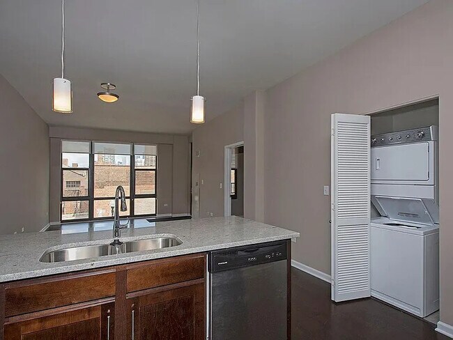Photo - 2300 S Michigan Ave Unit 417