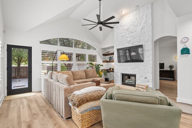 Photo - 13917 Fallsprings Way