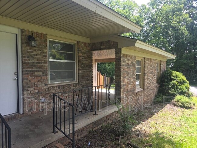 Photo - 318 W Bell St