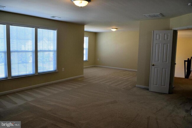 Photo - 207 MacKenzie Ln House