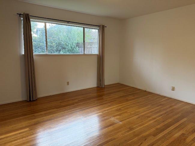 Photo - 1941 Perry Ave