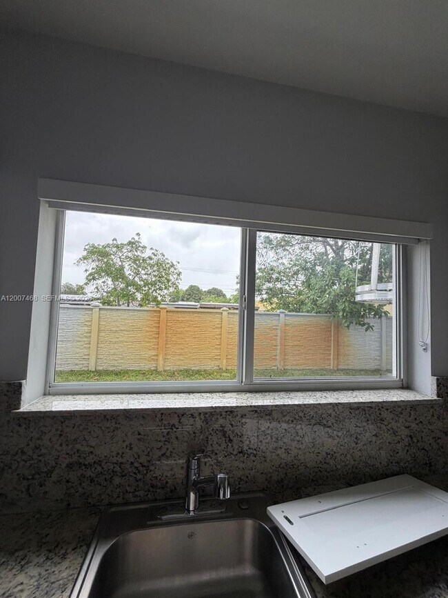 Photo - 381 E 50th St Unit 1