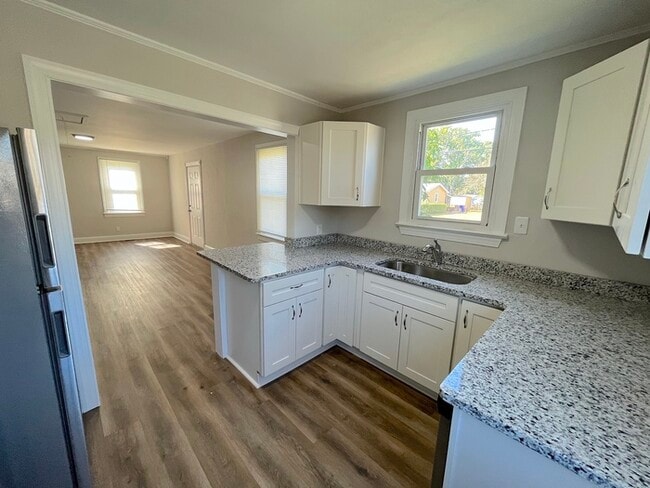 NORFOLK HOME W/ GARAGE IN NORFOLK FOR RENT!