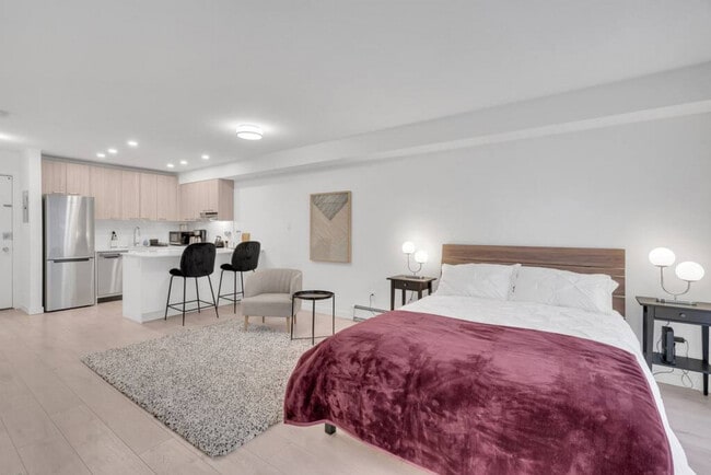 Building Photo - 2225 W 8th Ave