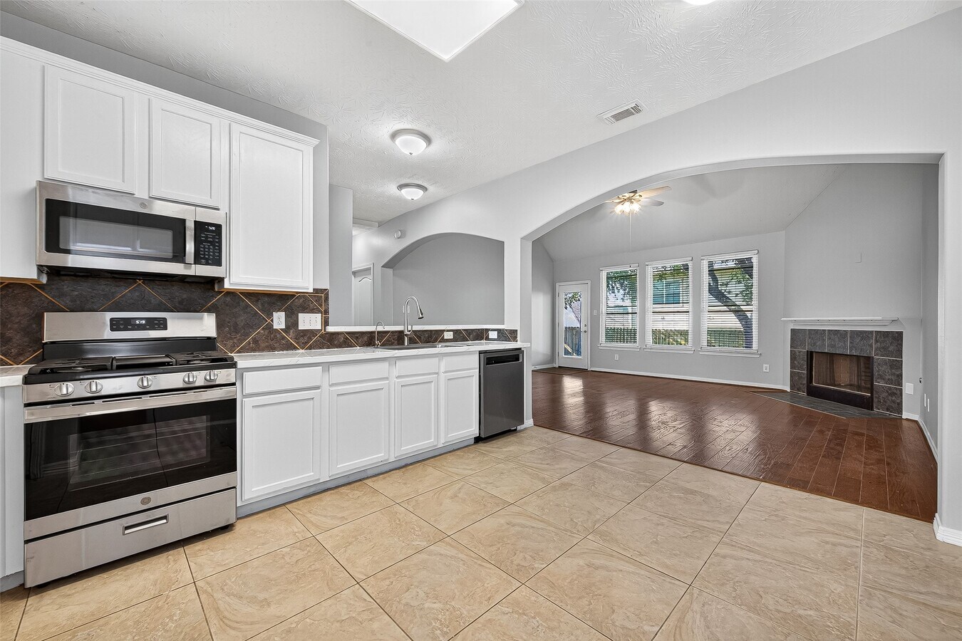 Photo - 2202 Highland Crossing Dr