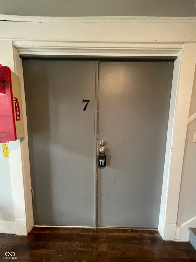 Photo - 129 W Hendricks St Unit 7