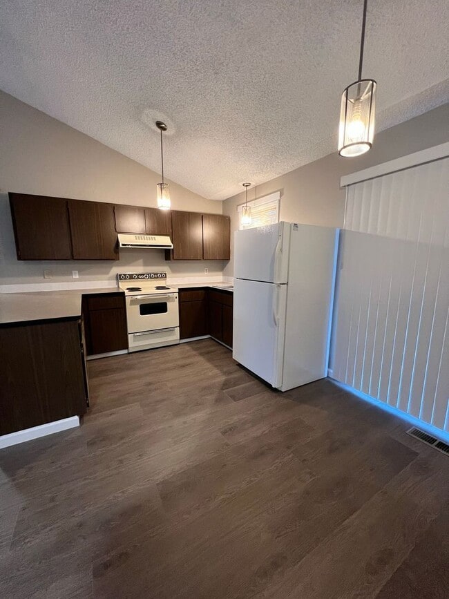 Photo - Spacious 2 Bedroom, 1.5 Bath Triplex in Cl... Unit A