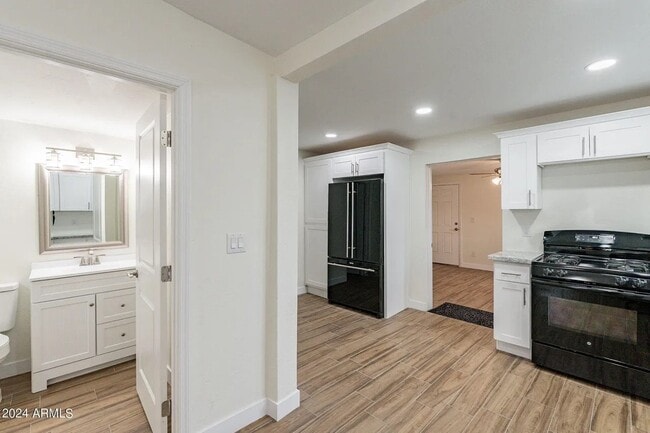 Photo - 206 E Kinderman Dr