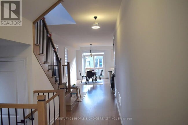 Photo - 107 Molozzi St