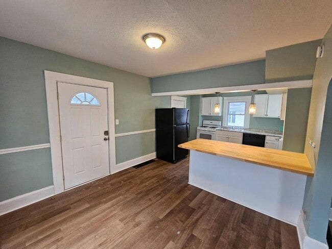 Photo - 442 Matthews St