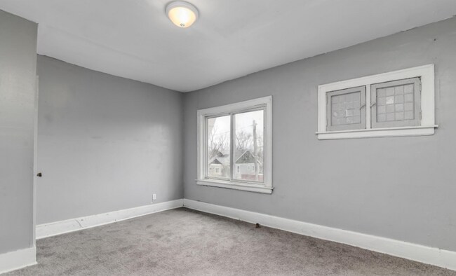 10002 Manor