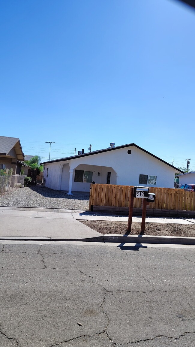 Building Photo - 313 Magnolia Ave Rental