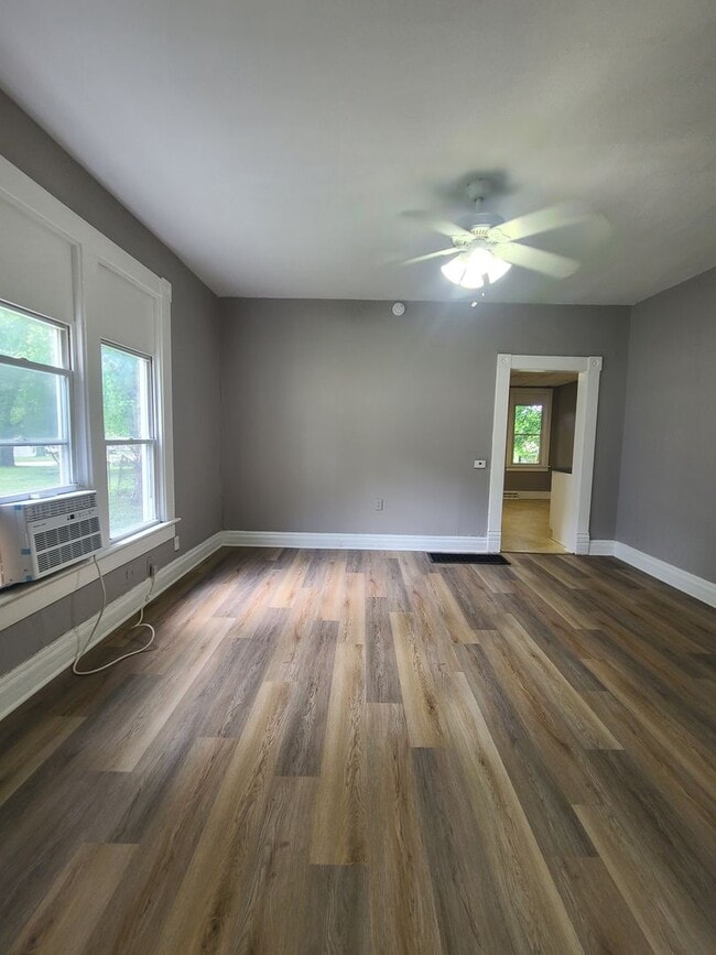 Photo - 303 W Eureka St