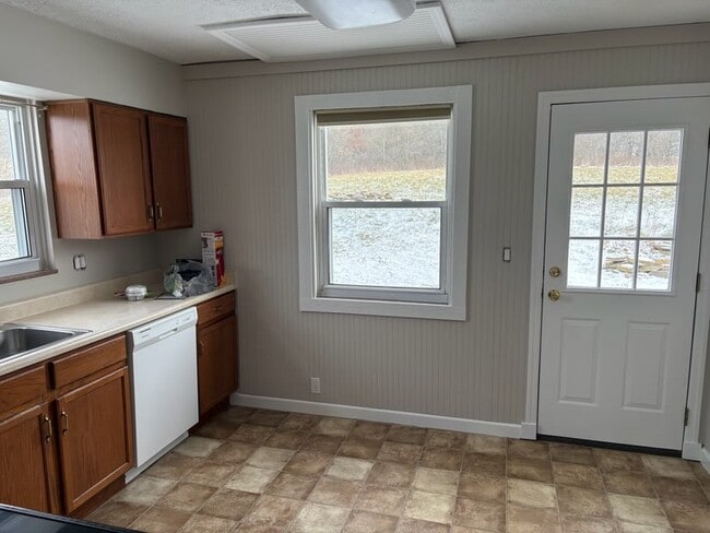 Kitchen - 392 Mercer Rd