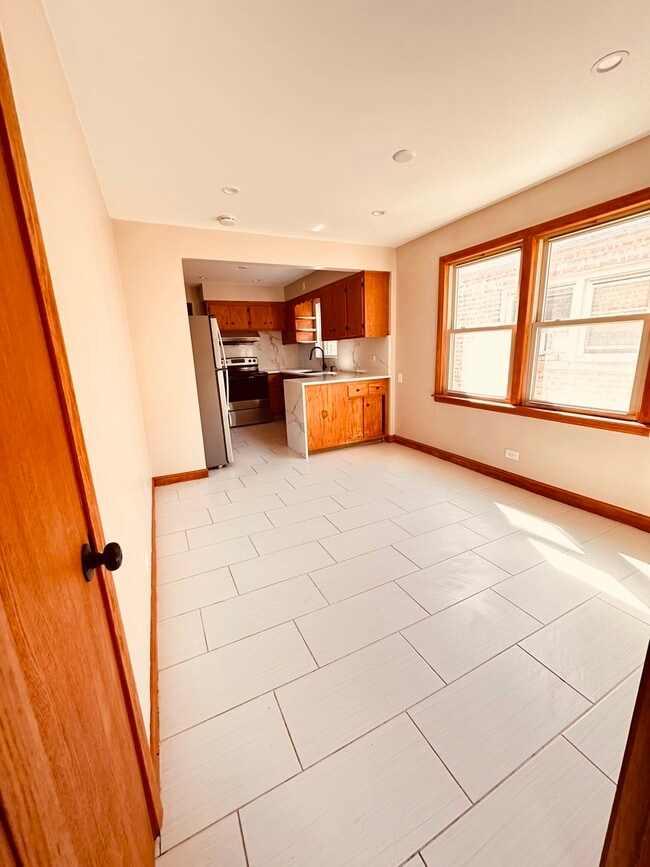 Photo - 2823 W 71st St