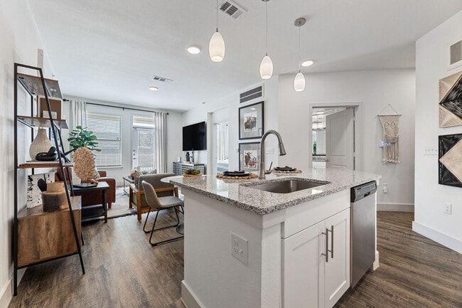 1BD, 1BA - 729 SF - Kitchen