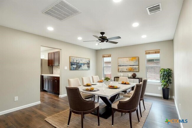 Photo - 2412 Willow Way