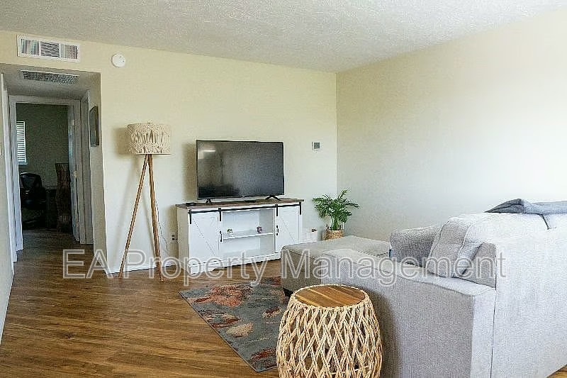 Photo - 1217 Chelwood Park Blvd NE