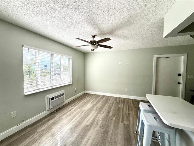 Photo - 820 NE 17th Ave Unidad 7