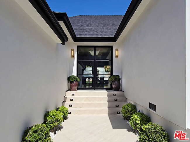 Photo - 2288 Coldwater Canyon Dr