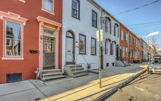 Building Photo - 713 Walnut St Rental