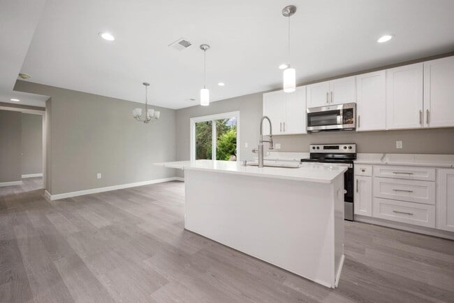 Photo - 2253 Papermill Rd