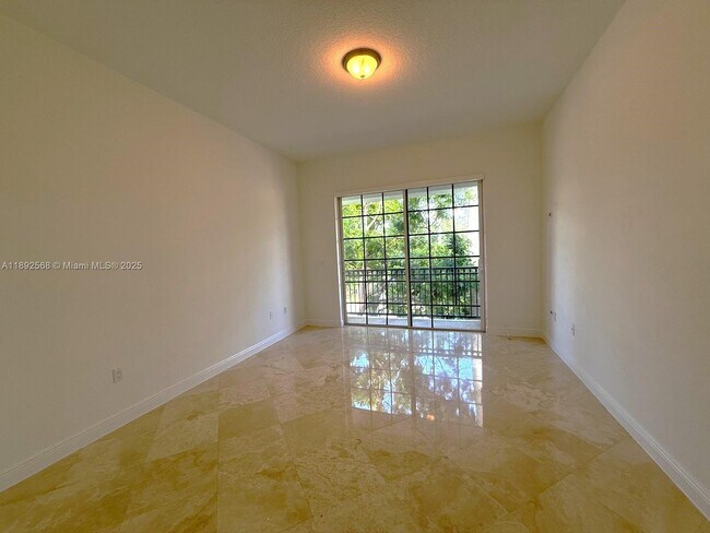 Photo - 996 Sanibel Dr