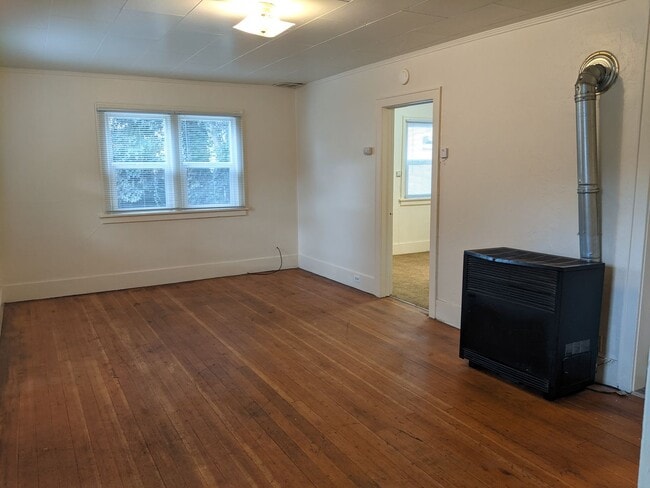 Building Photo - Nice 2-Bedroom, 1-Bath Duplex In Downtown Eugene!