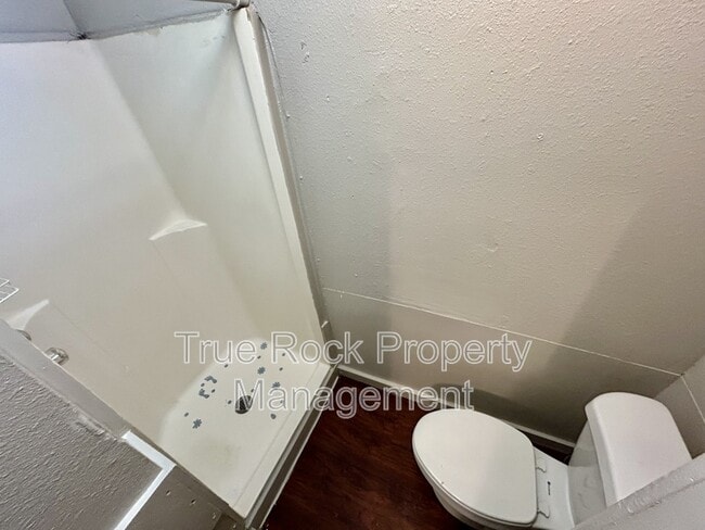 Photo - 608 W 4th St