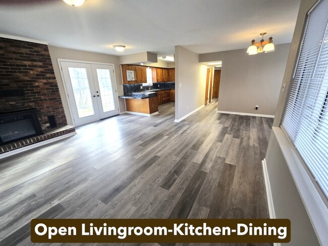 Photo - 903 Young St