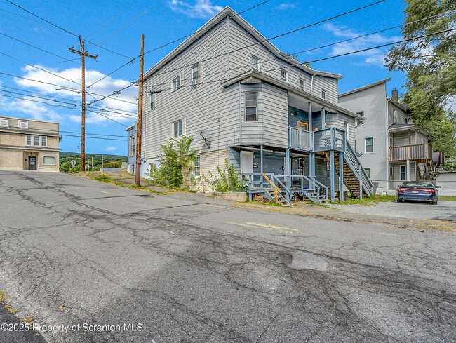 Photo - 1202 Main St