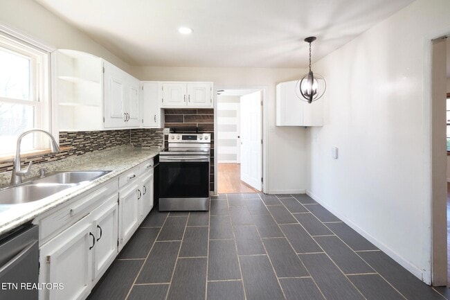 Photo - 548 Murray Rd NW