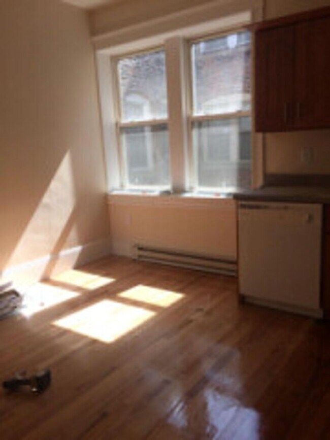 Photo - Mission Hill - 2 BR Apartment - 9/1/26 - NO BROKER FEE