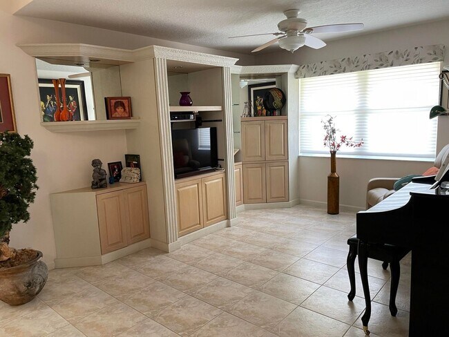 Photo - 5795 Royal Lake Cir