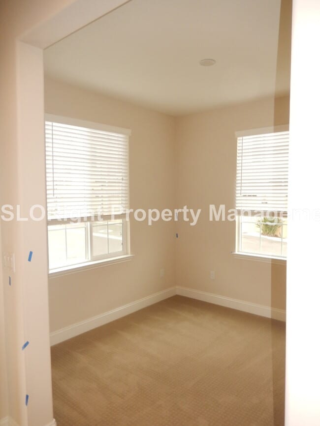 1196 Spring Azure Way