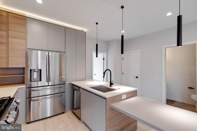 Building Photo - 1601 S 22nd St Rental