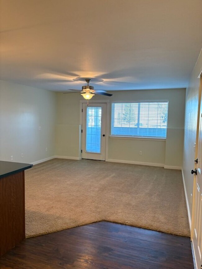 Photo - Condo for rent in Baxter Springs Unit 2