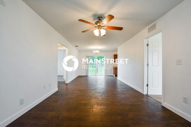 3 Bedroom Pet-Friendly Home in Umatilla, FL with Main Street Renewal